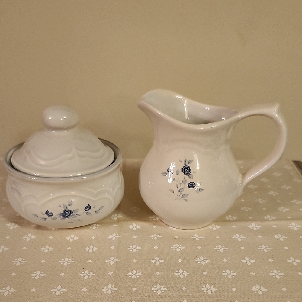 Pfaltzgraff Poetry Floral Cream and Blue Sugar And Creamer Set